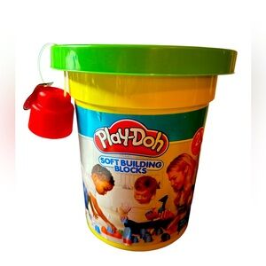 Play-Doh soft building blocks in a storage bucket NIB
